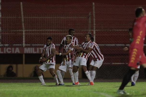 Timbu venceu a equipe paranaense fora de casa com gols de Jean Carlos e Matheus Carvalho