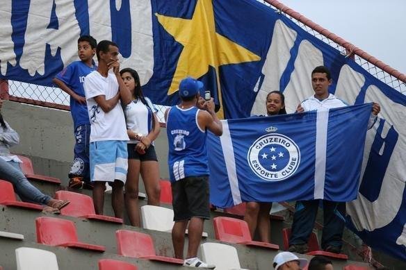 Imagens das torcidas de Villa e Cruzeiro no Alapo do Bonfim