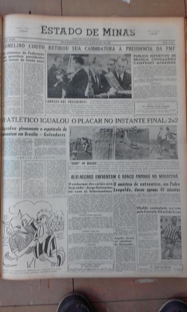 Em 16 de junho de 1960, a convite do ento presidente Juscelino Kubitschek, Cruzeiro e Atltico realizaram amistoso no Estdio Israel Pinheiro, da recm-construda capital Braslia. Houve empate por 2 a 2, como registra o jornal Estado de Minas da poca. Pblico foi de 1.100 pessoas. Esse foi o nico clssico mineiro disputado fora de Minas Gerais no territrio brasileiro. Em 2009, clubes tambm duelaram em Montevidu, no Uruguai, pelo Torneio de Vero que ainda contou com Nacional-URU e Pearol-URU