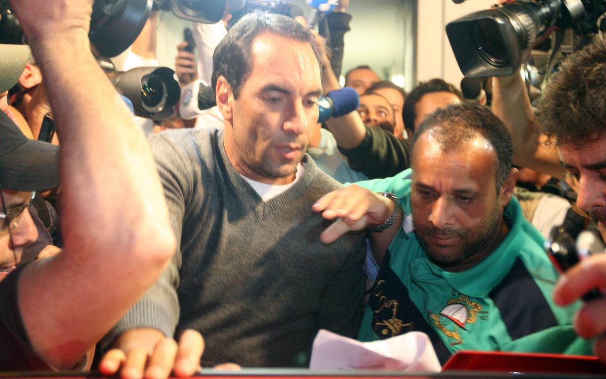 Em 1995, Edmundo passou uma noite na cadeia aps se envolver em um acidente de carro que mmatou trs pessoas