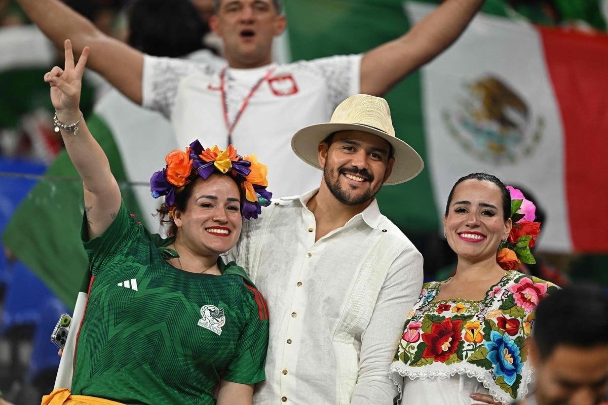Imagens da torcida no jogo entre Mxico e Polnia pelo Grupo C da Copa do Mundo.