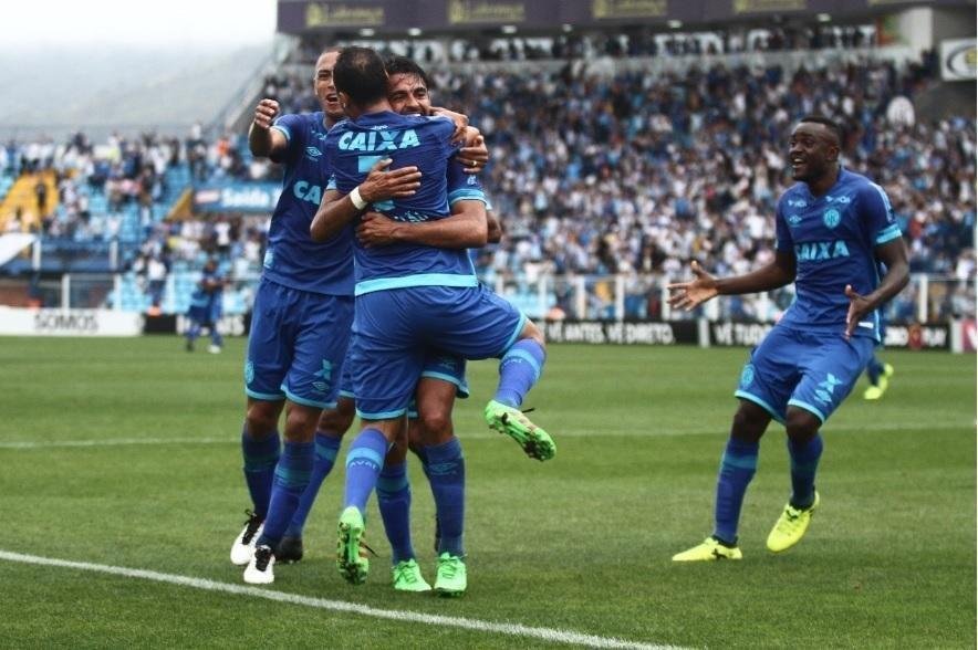 Imagens do empate entre Ava e Atltico, na Ressacada