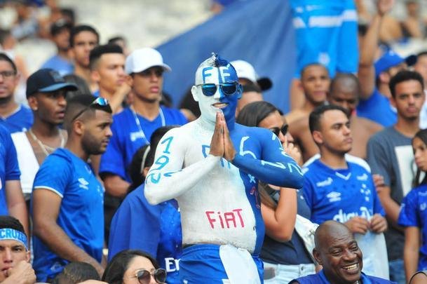 Fotos da torcida do Cruzeiro no clássico contra o Atlético, no Mineirão, pela 32ª rodada do Campeonato Brasileiro 2019