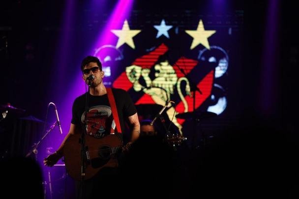 Festa de lançamento dos novos uniformes contou com a presença de jogadores e show de Paralamas de Sucesso