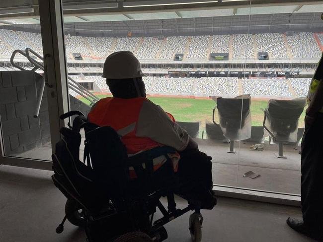 Fotos da visita feita por pessoas com deficincia na Arena MRV, nesta quinta-feira (9/2)
