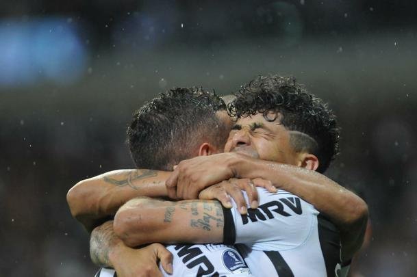 Franco Di Santo abriu o placar para o Atltico aos 37 minutos do primeiro tempo. Depois de cruzamento, ele arrematou de perna esquerda e colocou o Galo em vantagem no Mineiro