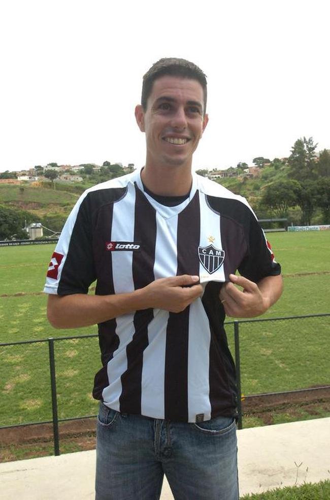 Alessandro (atacante) - América (2001, 2003, 2011-2013); Cruzeiro (2009); Atlético (2009)