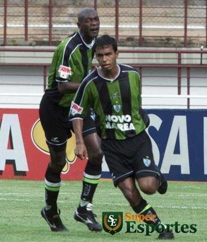 Fabrcio com o uniforme de 2001