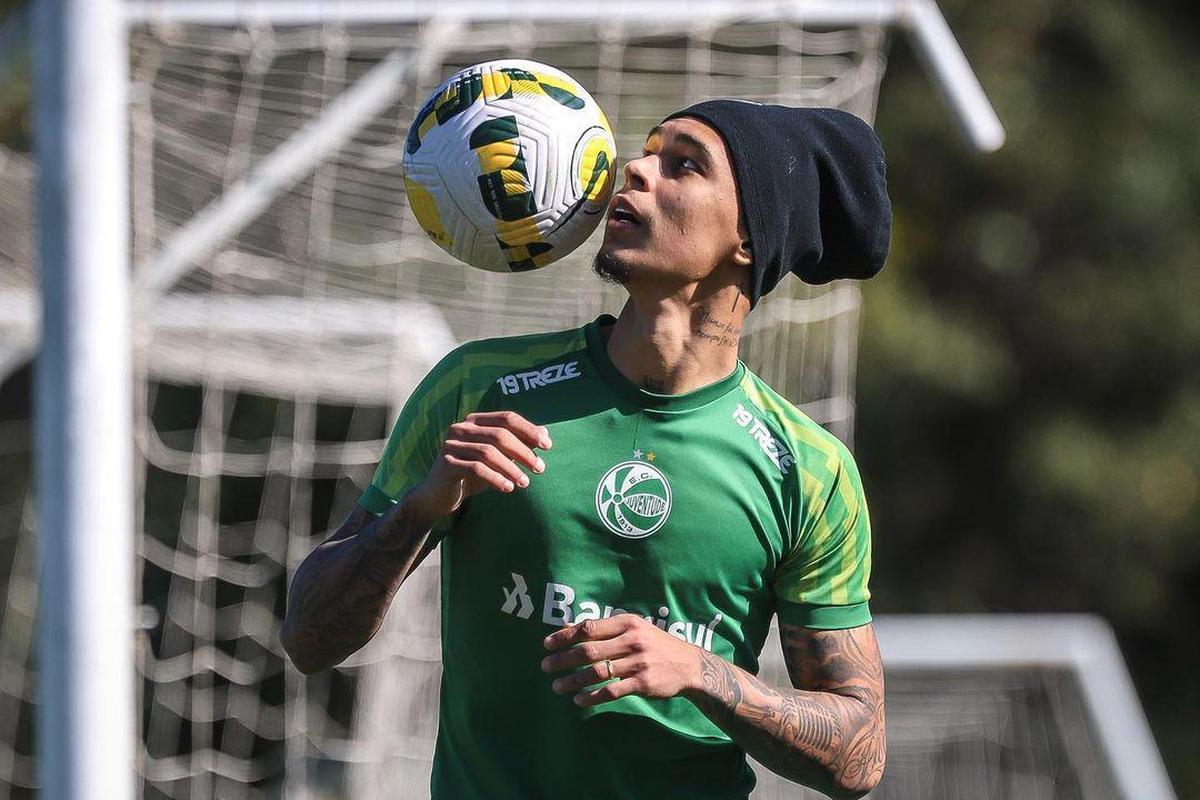 Vitor Mendes: zagueiro emprestado ao Juventude