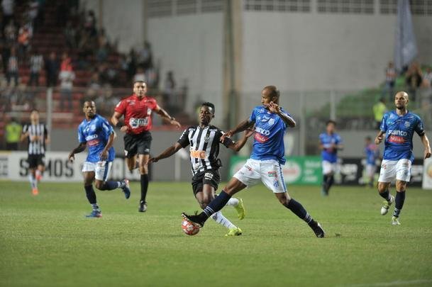 Veja fotos do jogo Atltico x URT