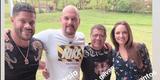 Hulk em BH ao lado do fisioterapeuta do Shangai, Eduardo Santos (de branco)