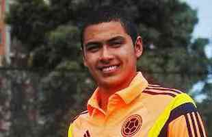 Stiven Vega Londoo, de 22 anos,  um jogador de futebol colombiano que atua como volante do Millonarios. Est avaliado em cerca de 500 mil euros (R$ 3,3 milhes). Possui nota 7 no SofaScore.