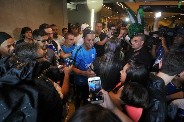Fotos do 'Game of Dreams', jogo festivo dos Amigos do Ronaldinho contra os Amigos do Penta