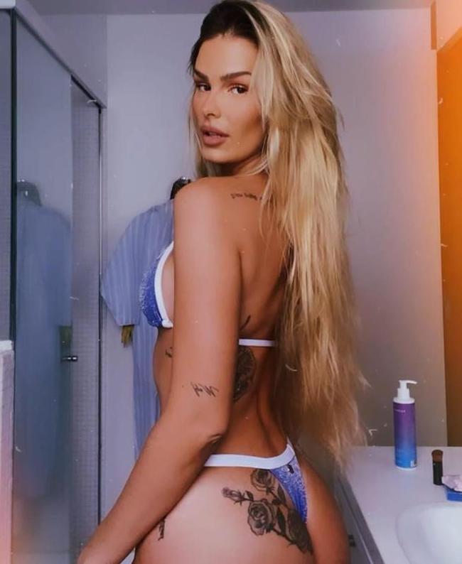 Yasmin Brunet foi vista aos beijos com atacante brasileiro