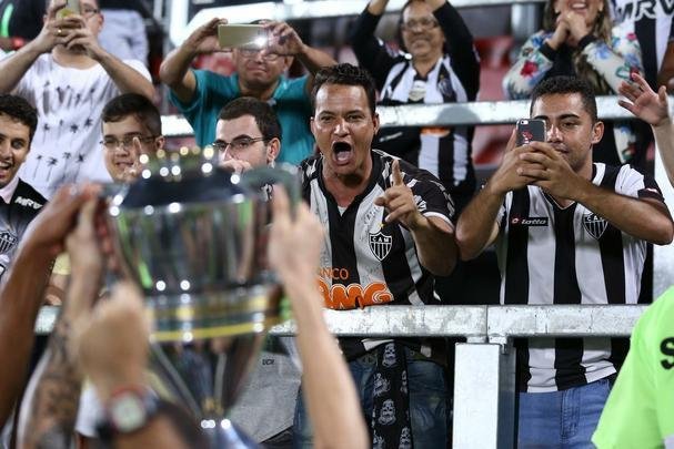 Galinho faz a festa no Rio de Janeiro depois de bater o Flamengo nos pnaltis