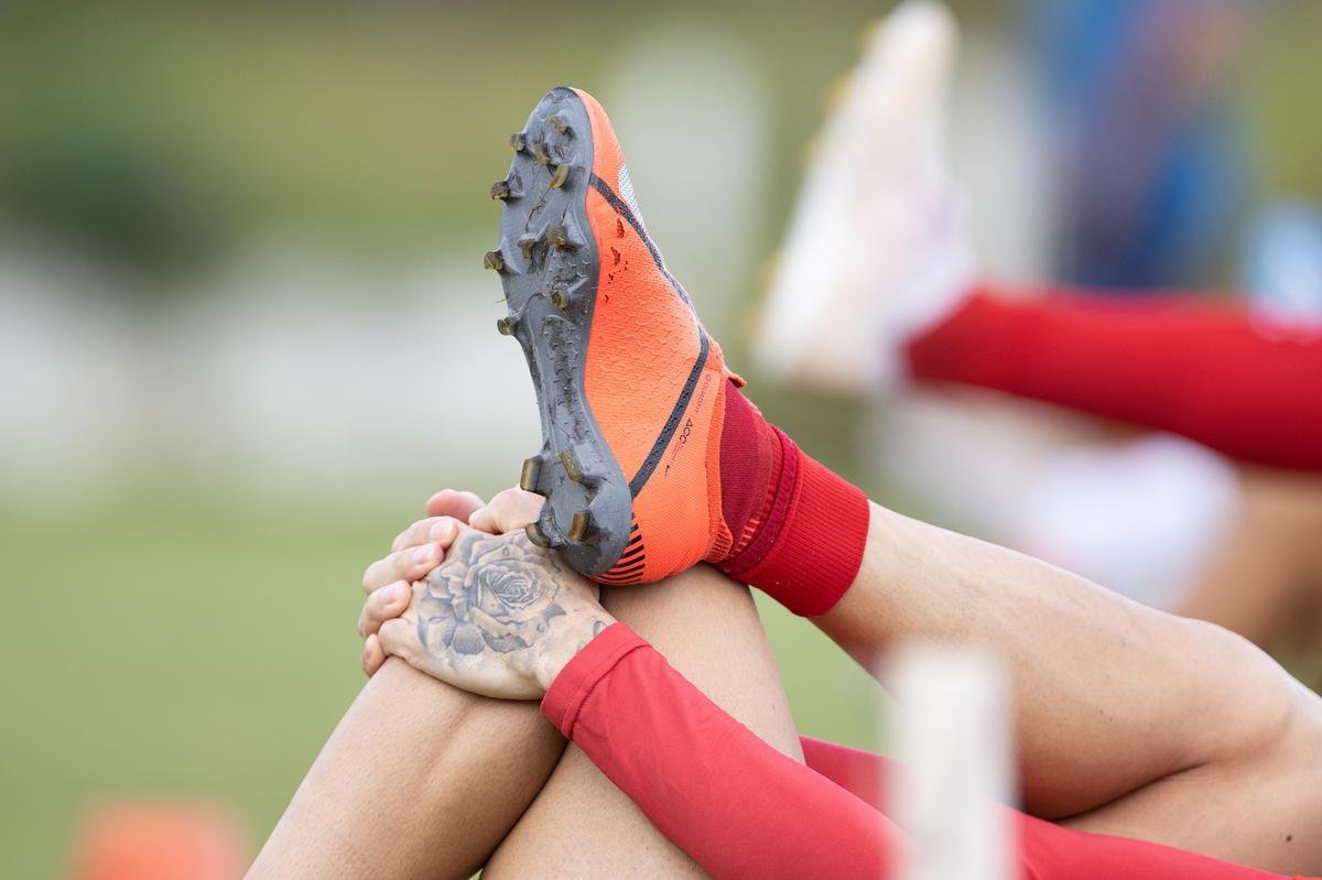 Jogadores do Náutico seguem trainando no CT Wilson Campos, sob a supervisão do técnico Gimar Dal Pozzo. Atletas e membros da comissão técnica são submetidos às medidas de saúde para evitar o contato e gerar possível foco de Covid-19.