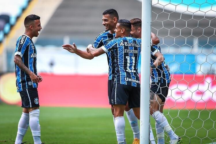 O Grmio est com 6% de chances de ser campeo brasileiro. O time do tcnico Renato Gacho est na 8 colocao, com 34 pontos, e dois jogos a menos que a maioria dos rivais. 