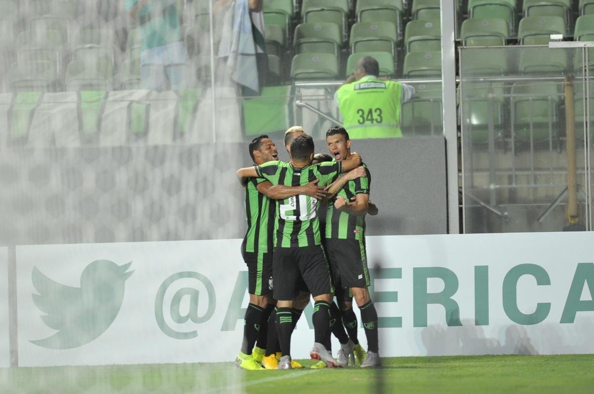 Veja fotos do jogo entre Amrica e Villa Nova