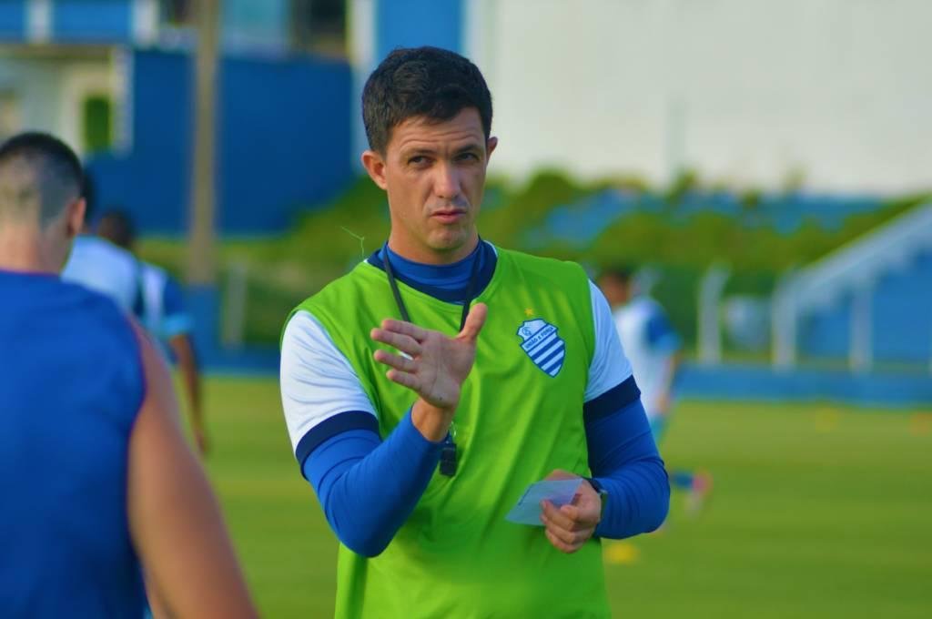 Maurcio Barbieri: Aps um bom trabalho no Flamengo, Barbieri ainda tenta emplacar um bom trabalho aps eixar o Urubu. Desde ento, ele j passou por Gois, Amrica/MG e CSA.