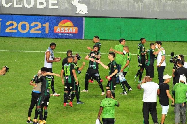 Jogadores, comisso tcnica, dirigentes e torcedores foram ao delrio no Independncia com classificao do Amrica  Libertadores