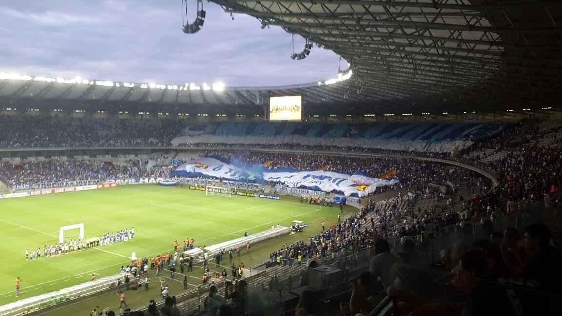 Aps quatro anos, Mineiro voltou a ficar dividido meio a meio com as torcidas de Atltico (e) e Cruzeiro (d)