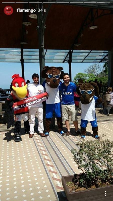 Mascotes de Flamengo e Cruzeiro no Rio de Janeiro