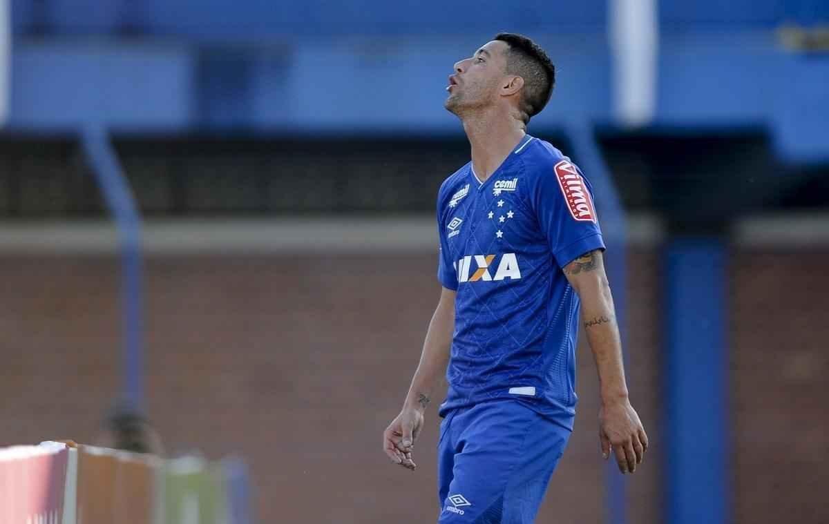 Apesar de ter dominado a partida, Cruzeiro perdeu para o Ava por 1 a 0, neste domingo, na Ressacada