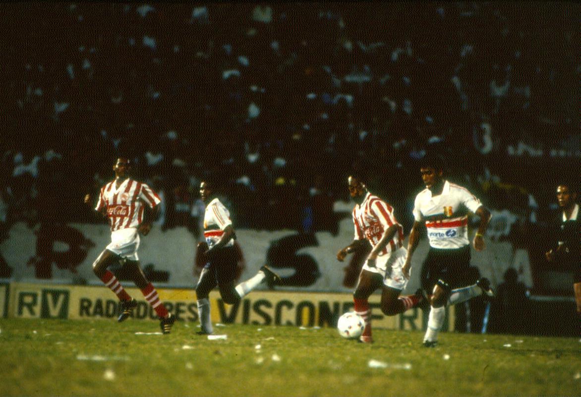 1993 - Santa Cruz 2 x 1 Náutico / Campeonato Pernambucano - Em uma das conquistas mais marcantes da história do clube, o Santa Cruz virou o jogo perto do fim com gol de Célio e levou a decisão para a prorrogação. Com nova vantagem, outro empate sem gols garantiria o título para os tricolores.