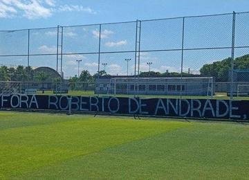 Principais cobranças foram pela derrota recente para o Ituano e o trabalho do gerente de futebol Alessandro Nunes e do diretor Roberto de Andrade