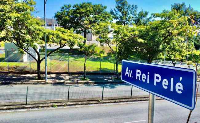 Av. Rei Pelé fica entre a rua Coronel Oscar Paschoal e a avenida Antônio Abrahão Caram, no Bairro São Luiz, região da Pampulha da capital mineira