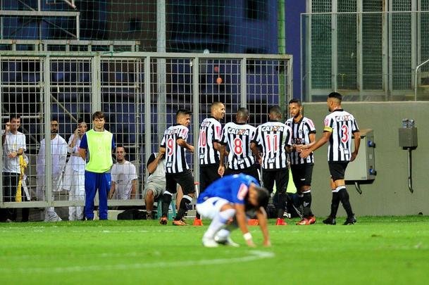 Aps por 2 a 2 no tempo normal, Cruzeiro derrotou Atltico por 4 a 2 nas penalidades e se sagrou campeo de torneio indito. Em 2018, clube celeste disputar a Copa Libertadores da categoria
