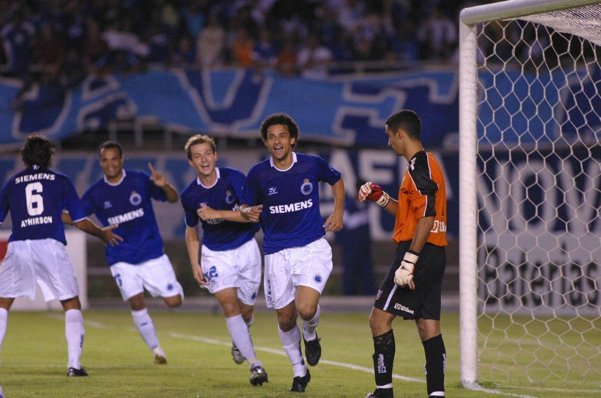 Fred em ao pelo Cruzeiro entre 2004 e 2005