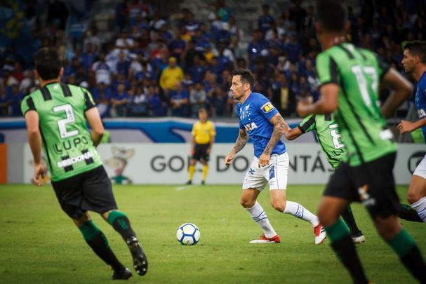 Depois de sair em desvantagem, Cruzeiro reagiu e conseguiu o empate com Arrascaeta
