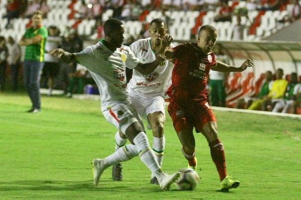 Com casa cheia, Timbu fez a antepenúltima rodada da primeira fase da Série C dentro dos Aflitos