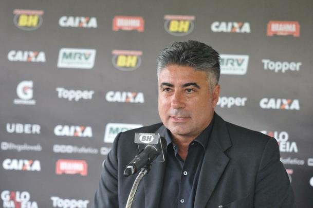 Atltico voltou ao trabalho nesta quinta-feira e apresentou Ricardo Oliveira; alm do atacante, presidente Sergio Sette Cmara e diretor de futebol Alexandre Gallo falaram com os jornalistas