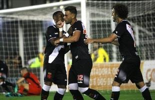 Fotos do duelo entre Vasco e Am�rica, em S�o Janu�rio, pela quarta rodada do Brasileiro