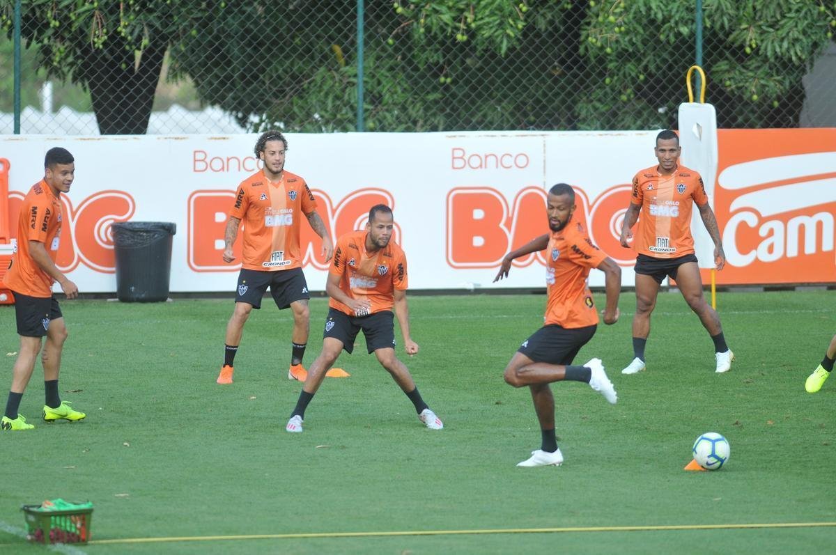 Veja fotos do treino na Cidade do Galo 