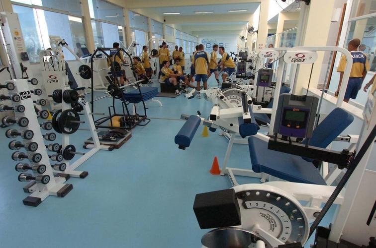 Fotos da inauguração do Centro Avançado de Reabilitação Esportiva (CARE) da Toca da Raposa II, em 2007