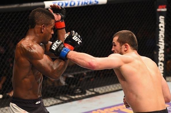 Albert Tumenov venceu Lorenz Larkin por decisão dividida