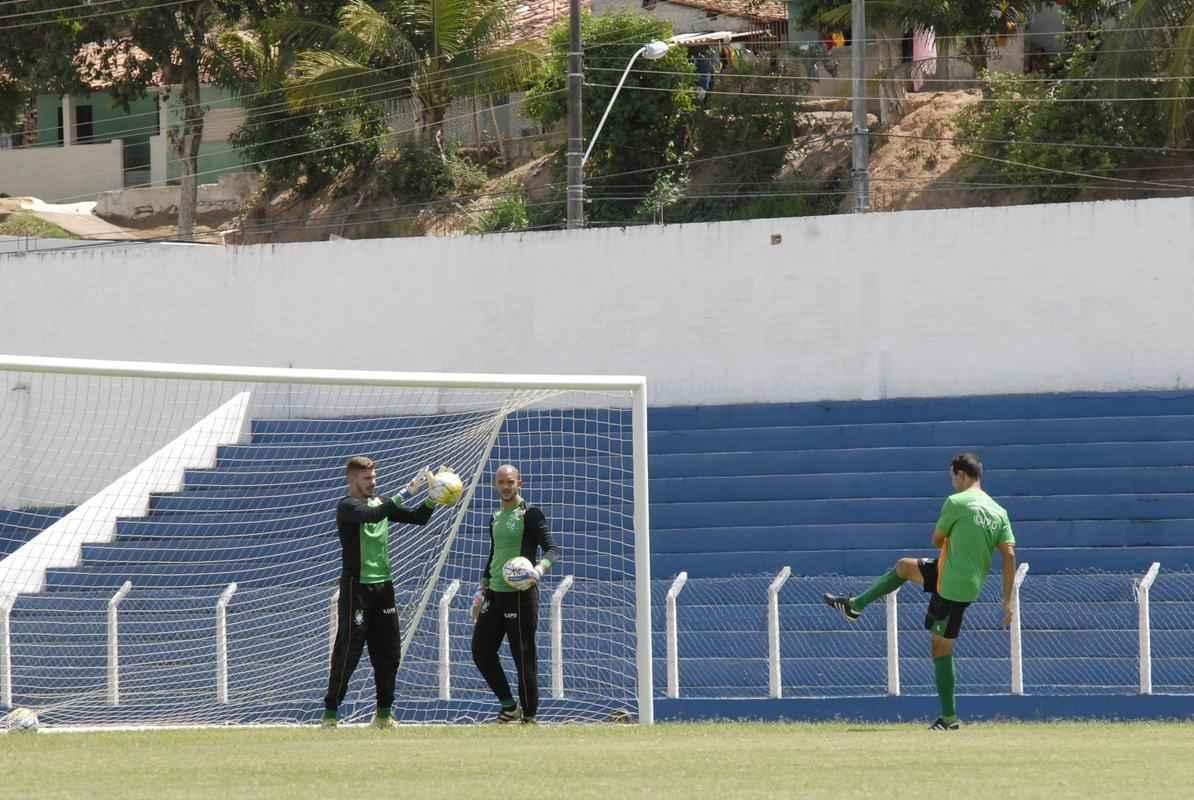 Amrica treina em Macei, no campo do CSA, para enfrentar o Murici-AL, pela Copa do Brasil