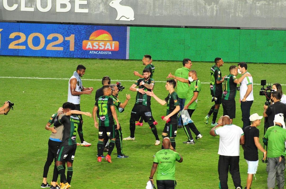 Jogadores, comisso tcnica, dirigentes e torcedores foram ao delrio no Independncia com classificao do Amrica  Libertadores