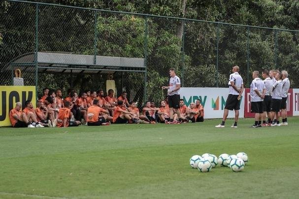 Atlético treina com Victor e Jair em campo; veja fotos
