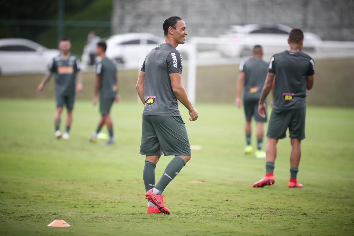 Em busca de reao na Libertadores, Atltico treinou na tarde deste domingo, na Cidade do Galo, antes de viagem para Montevidu, local da partida contra Nacional 