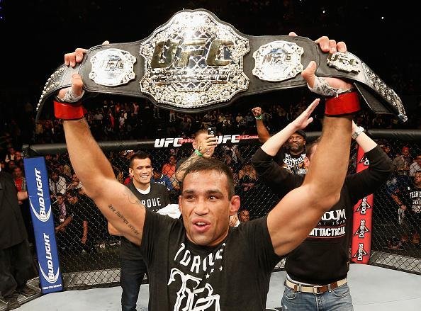 Fabricio Werdum ganhou cinturo interino dos pesados em 2014 e unificou o ttulo no ano seguinte
