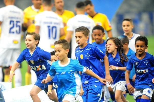 Cruzeiro e Internacional ficaram no empate em jogo com interveno do VAR