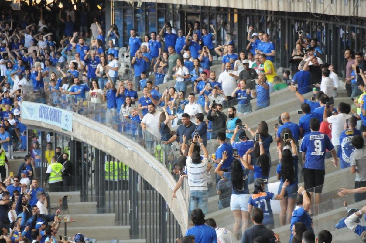 Fotos da torcida do Cruzeiro, no Mineiro, na partida contra a Ponte Preta pela 13 rodada da Srie B do Campeonato Brasileiro. Mineiro recebeu grande pblico mais uma vez
