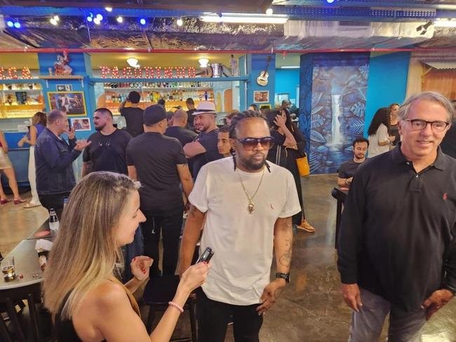 Xande de Pilares e outros artistas estiveram presentes