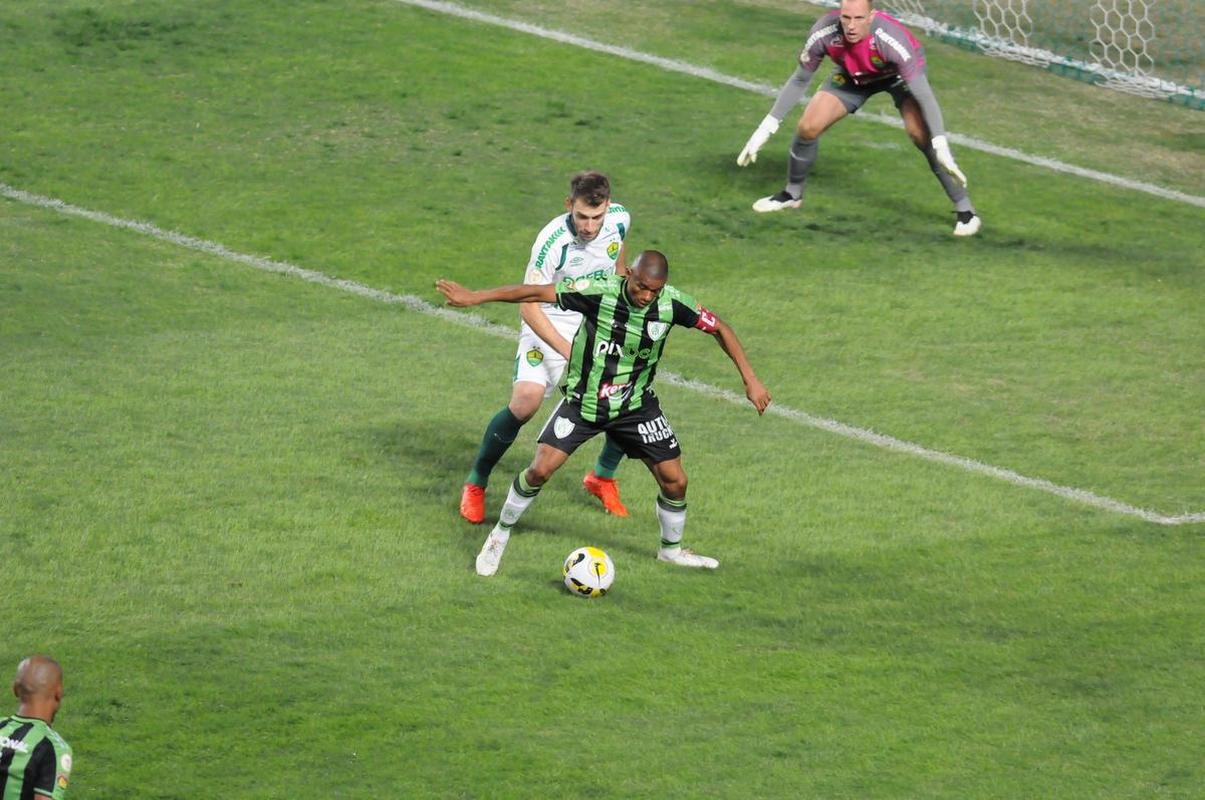 Amrica e Cuiab se enfrentaram, no Independncia, pela 9 rodada do Campeonato Brasileiro