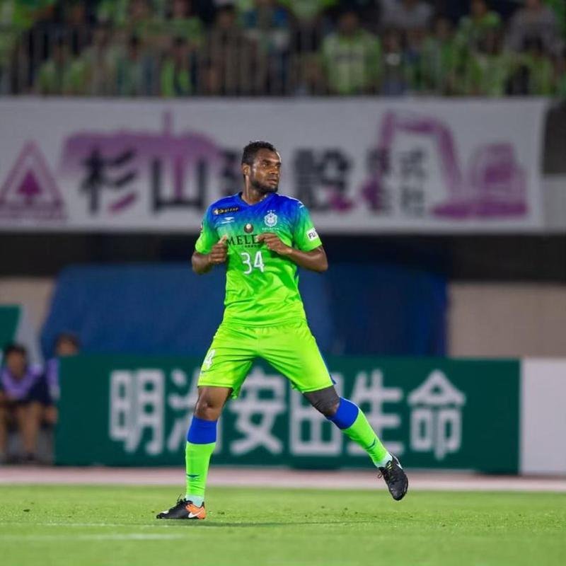 Rafael Dumas (sem clube): Revelado pelo Flamengo, Rafael Dumas foi contratado pelo Nutico aps indicao do ex-comandante alvirrubro Gilmar Dal Pozzo. Colecionando problemas fsicos, Dumas entrou em campo somente trs vezes, a ltima em fevereiro, e, na oportunidade, saiu do gramado com uma leso no joelho. Desempregado h trs semanas, Rafael ainda no assinou com nenhum clube. Na imagem, o atleta em sua passagem pelo futebol japons.