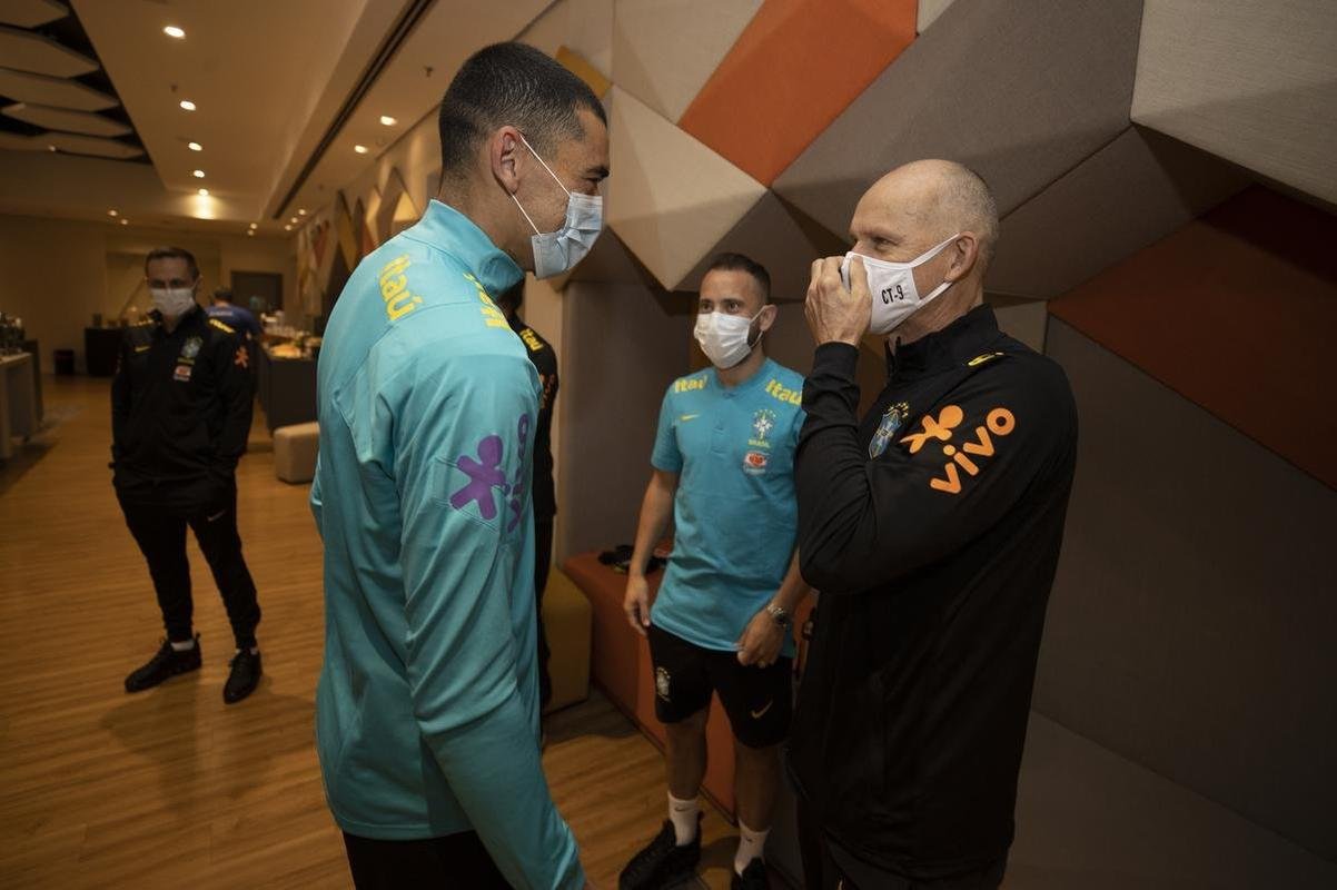 Jogadores se apresentam  Seleo Brasileira